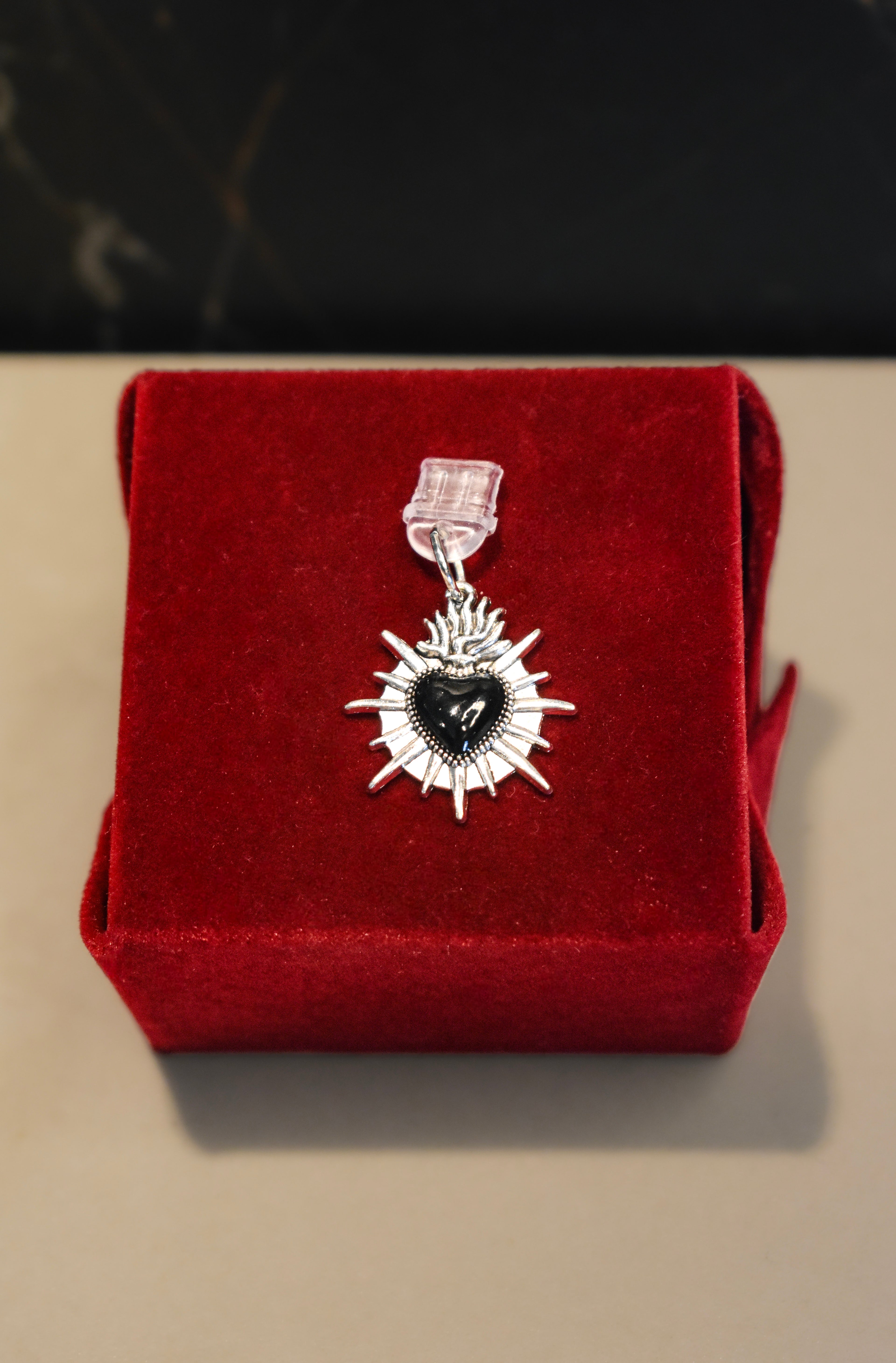 USB-C Charm "Bloodbound" Black