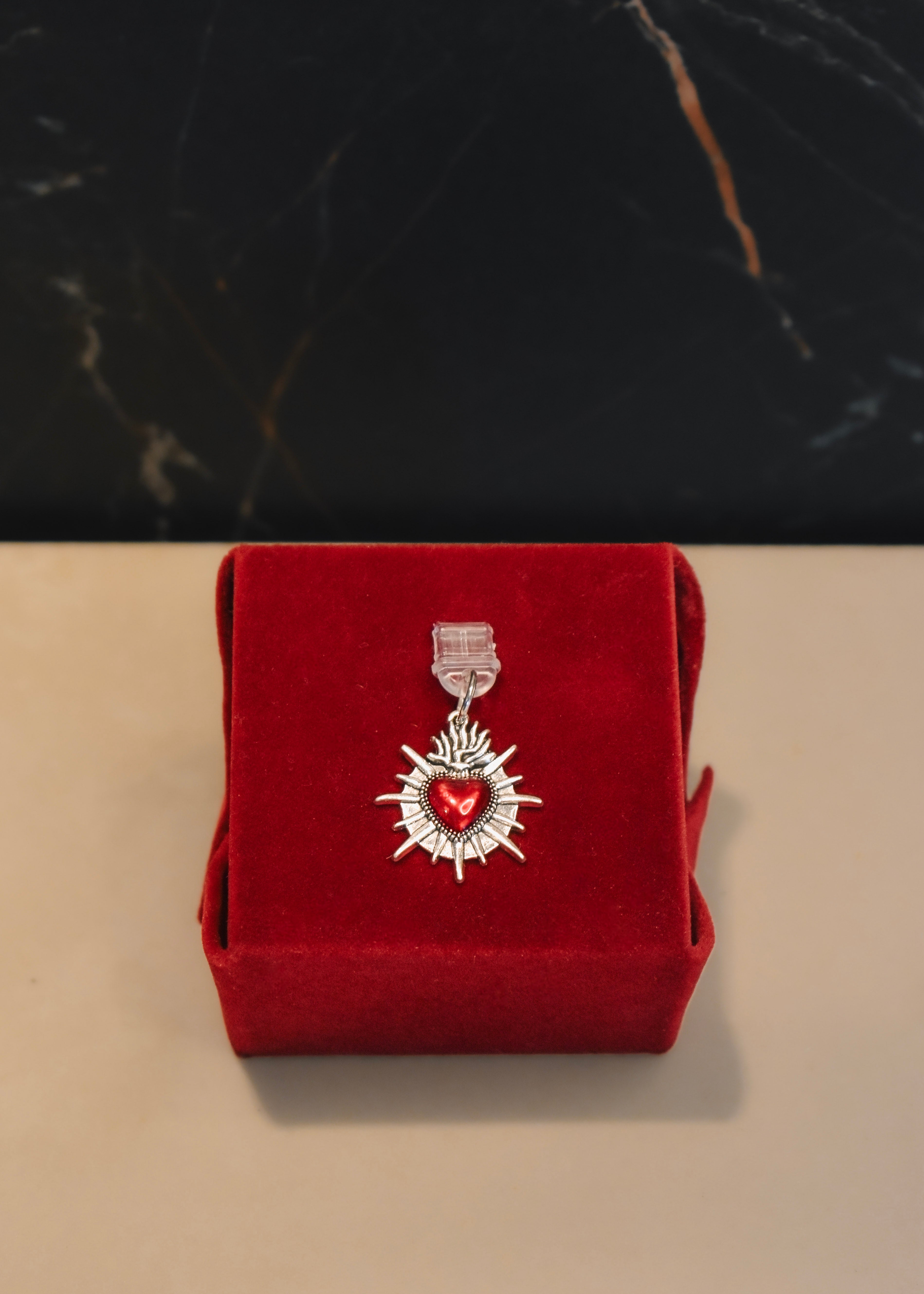 USB-C Charm "Bloodbound"