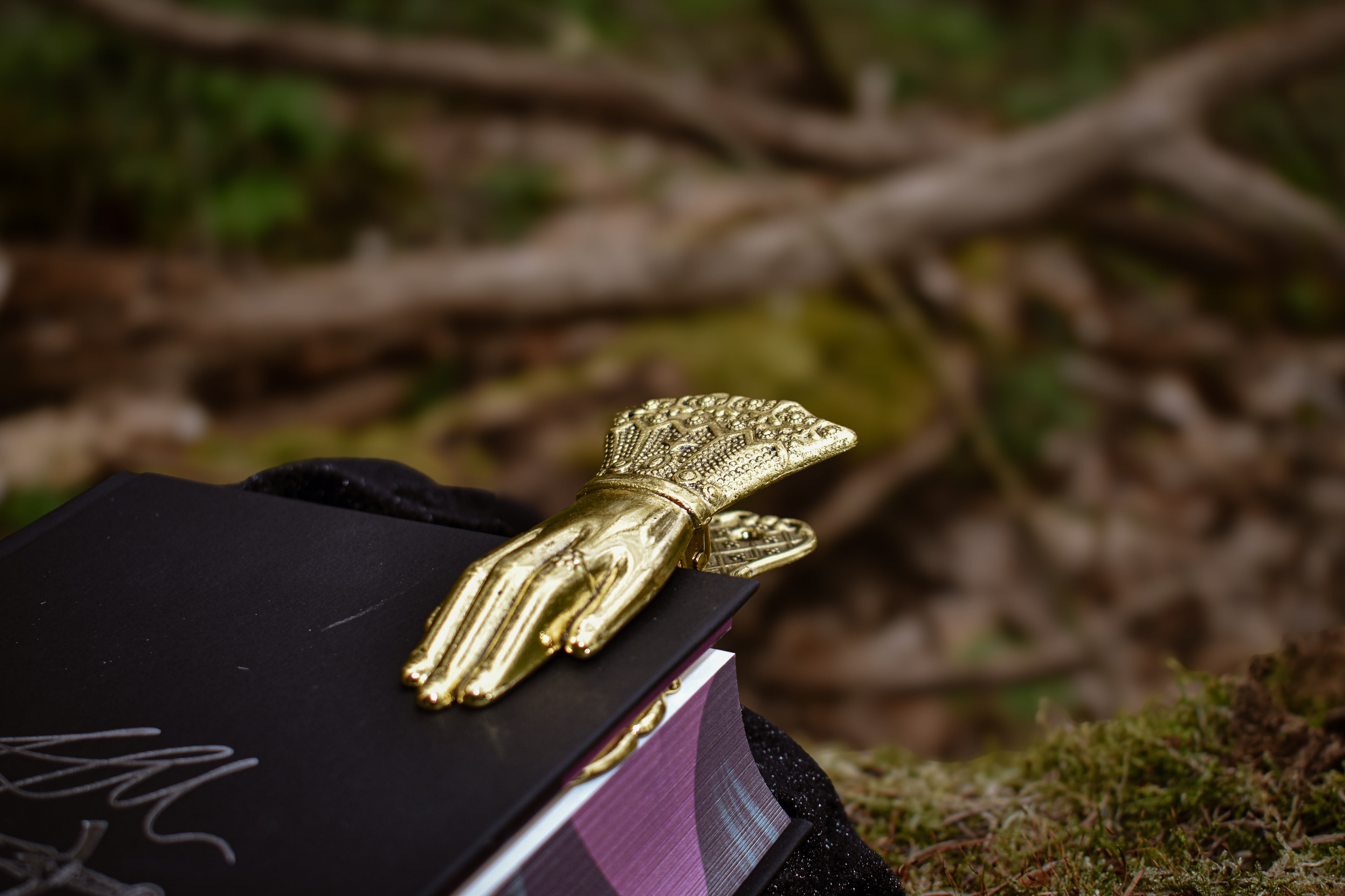 Book Holder L "Hand of Stories Edition"