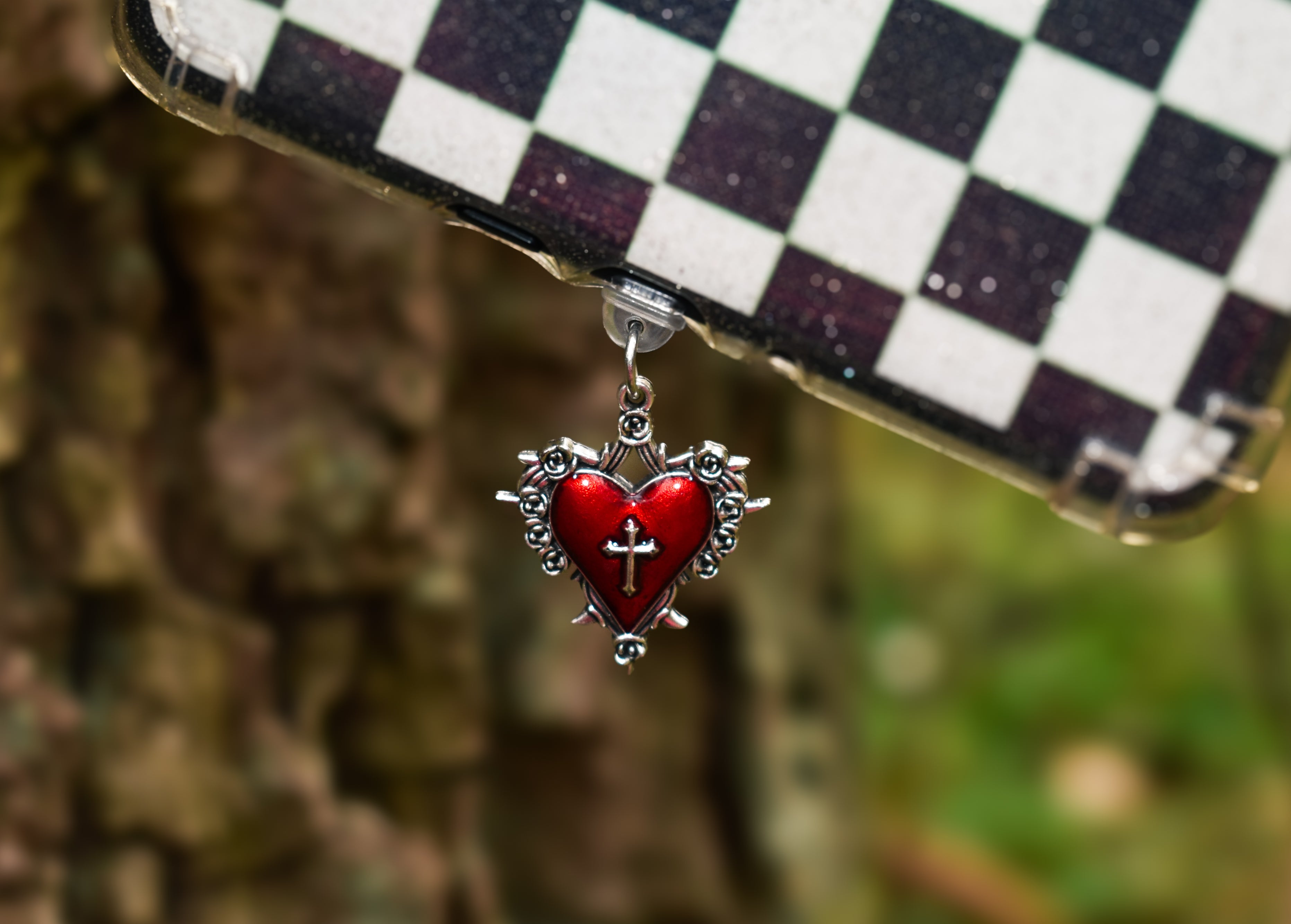 E-Reader Charm USB-C "Bloodbound"