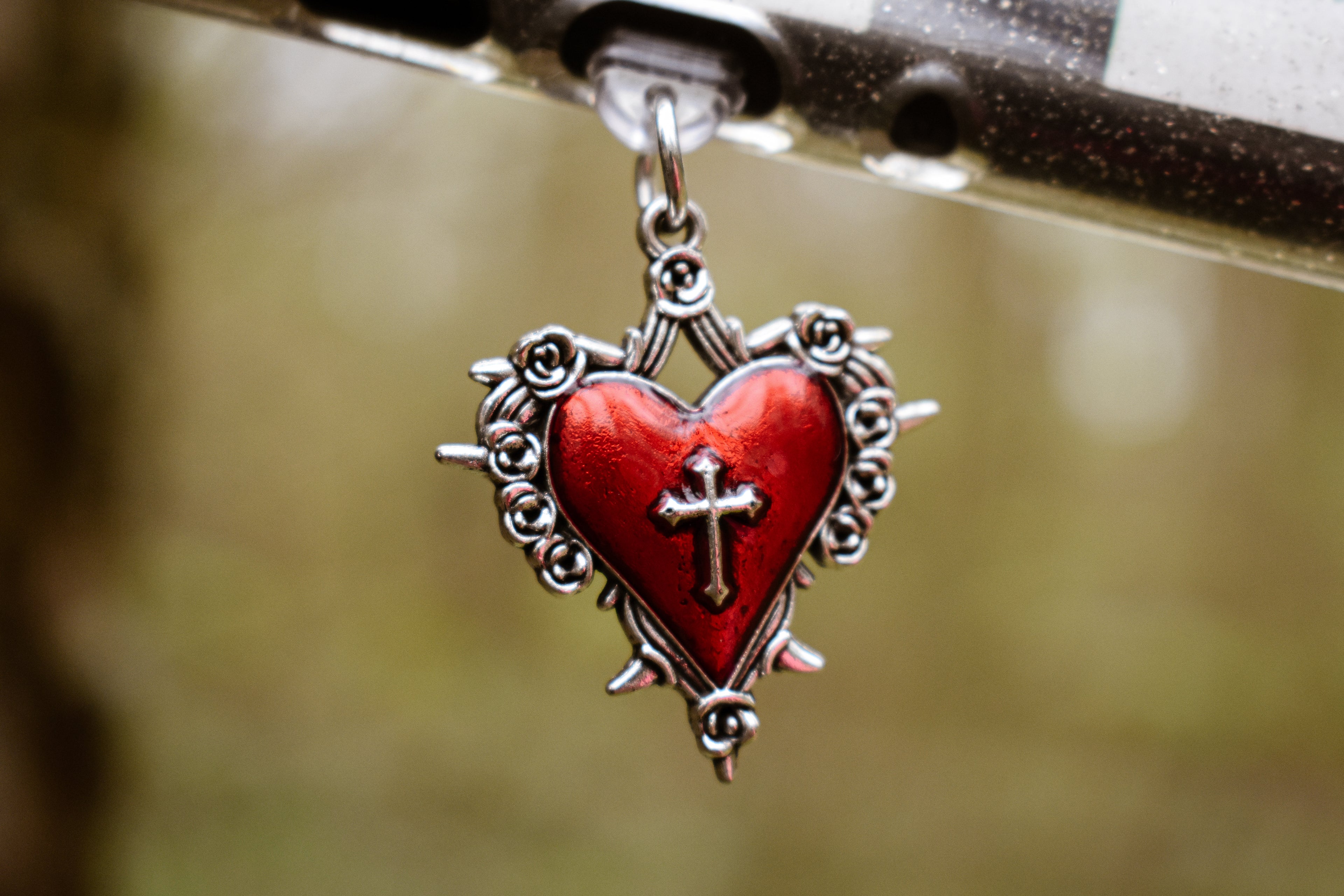 E-Reader Charm USB-C "Bloodbound"