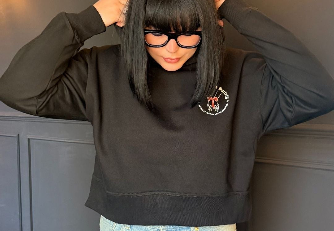 Dark Romance Society – Cropped Hoodie
