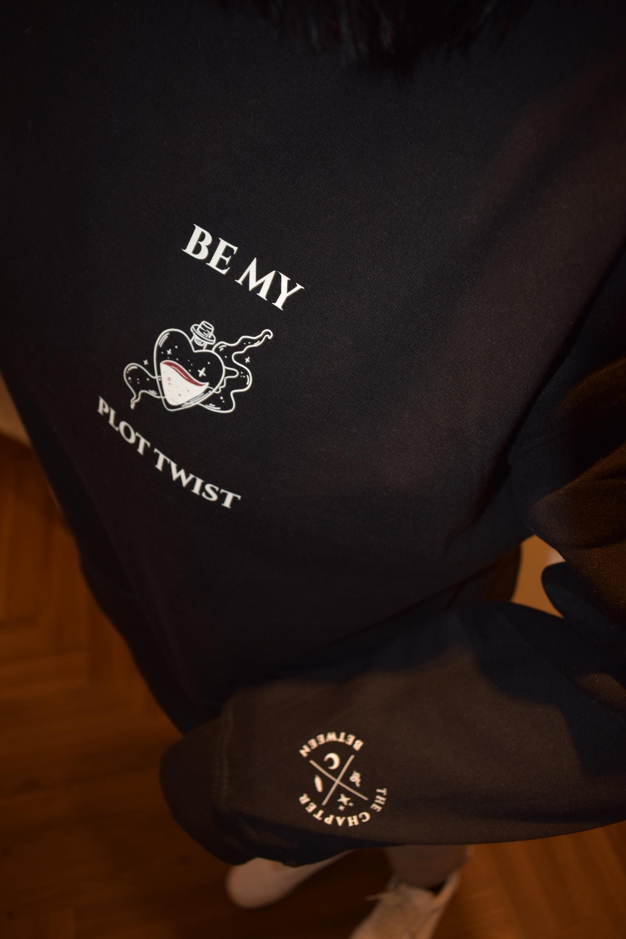 Be My Plot Twist – Cropped Hoodie