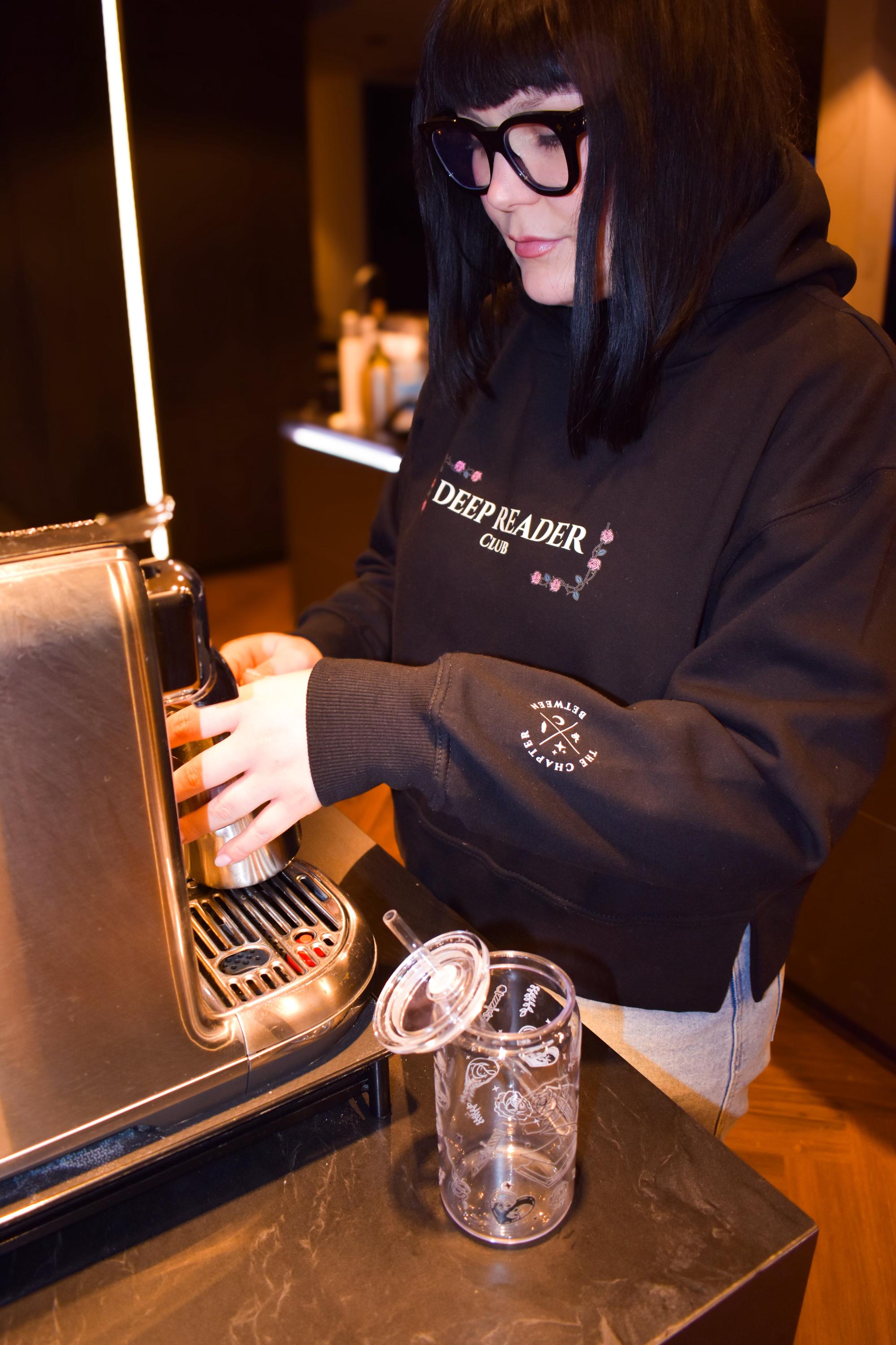 Deep Reader Club – Cropped Hoodie