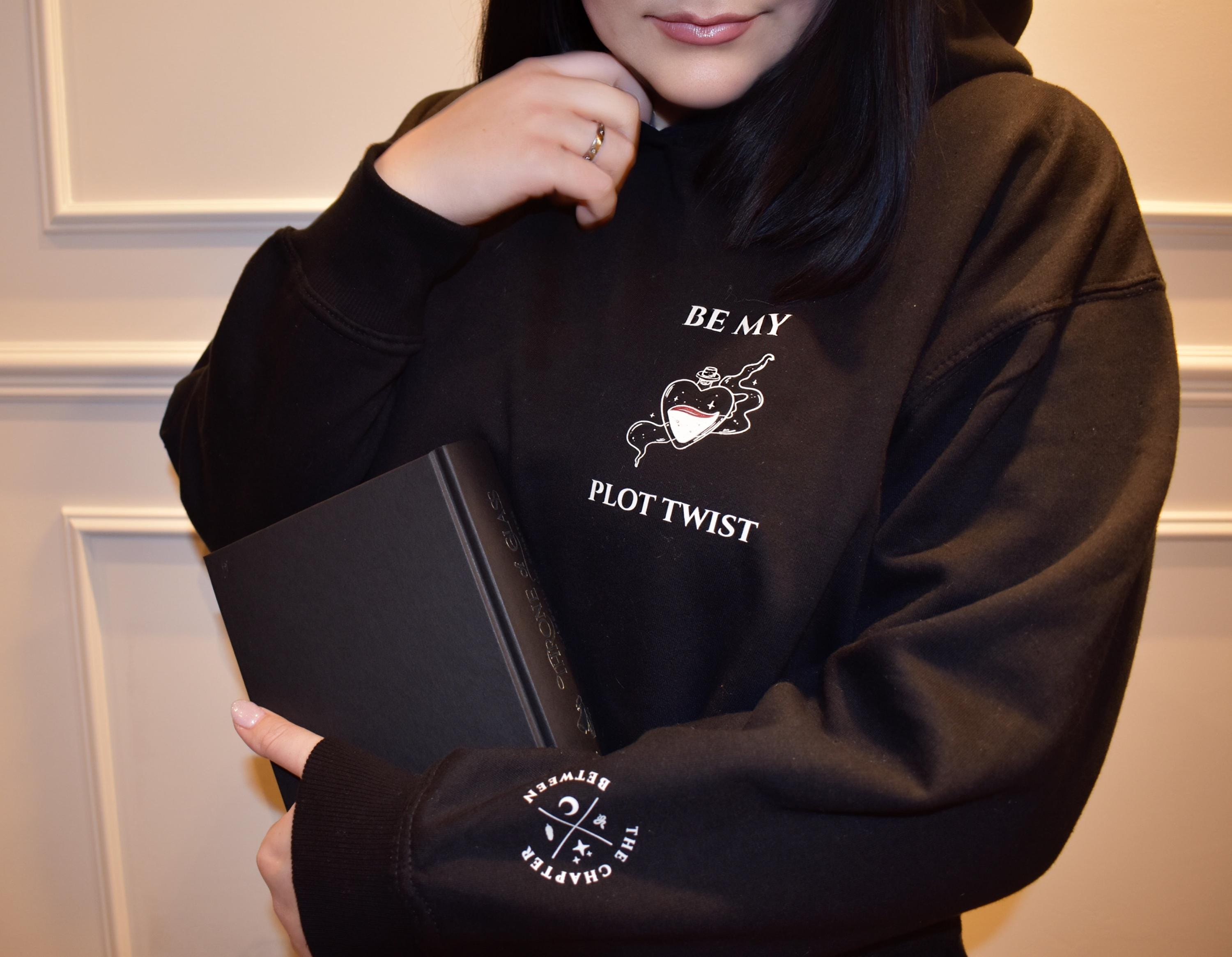 Be My Plot Twist – Cropped Hoodie